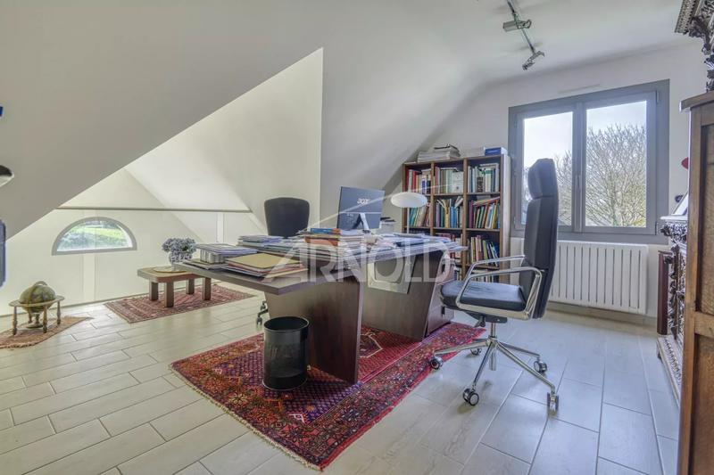 Maison - 232 m² - 11 pièces