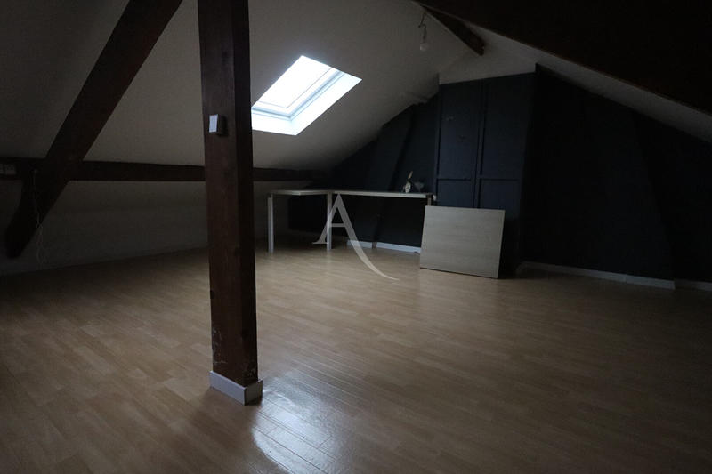 Maison - 237 m² - 11 pièces
