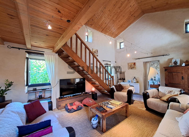 Maison - 228 m² - 5 pièces