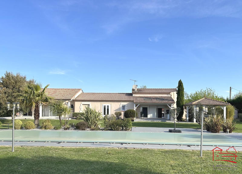 Maison contemporaine - 220 m² - 7 pièces