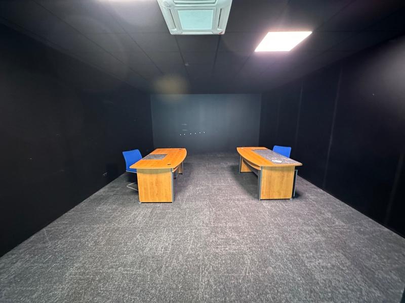 Entrepôt - 994 m² - 15 pièces