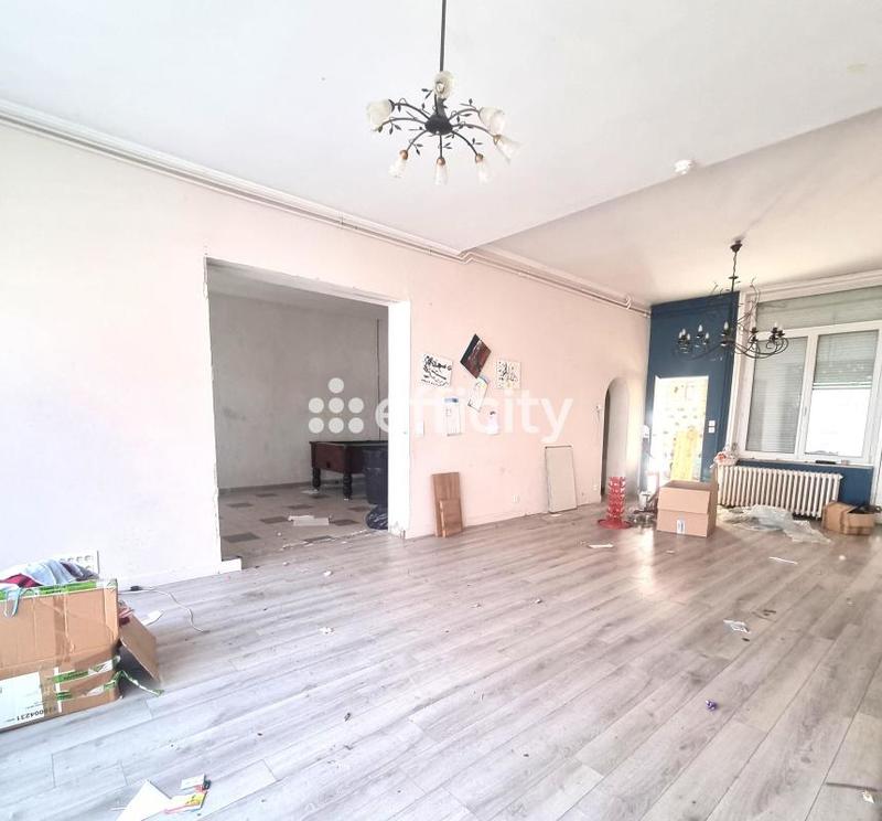 Maison - 300 m² - 10 pièces