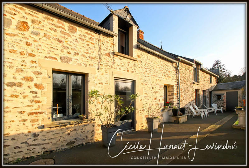 Maison - 202 m² - 9 pièces