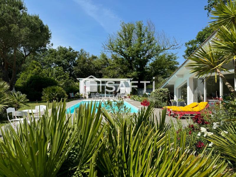 Maison - 280 m² - 7 pièces