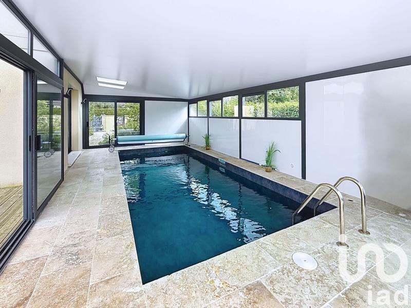 Maison - 225 m² - 8 pièces