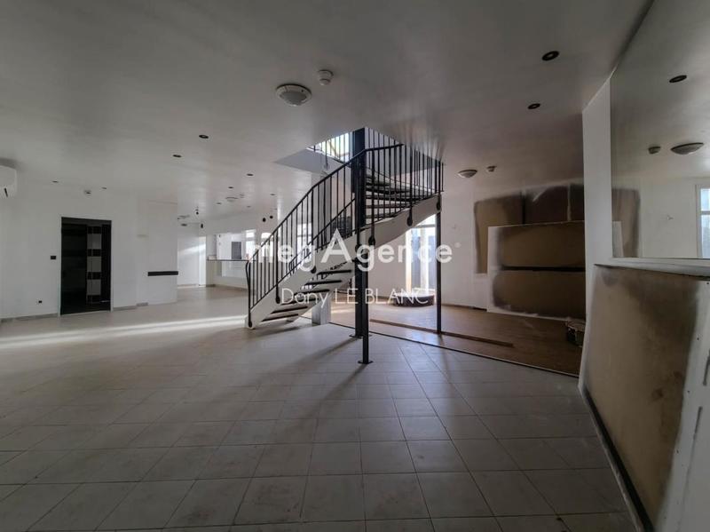 Local commercial - 200 m² - 6 pièces