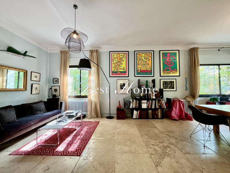 Maison - 230 m² - 9 pièces