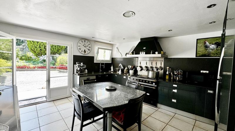 Propriété - 223 m² - 10 pièces