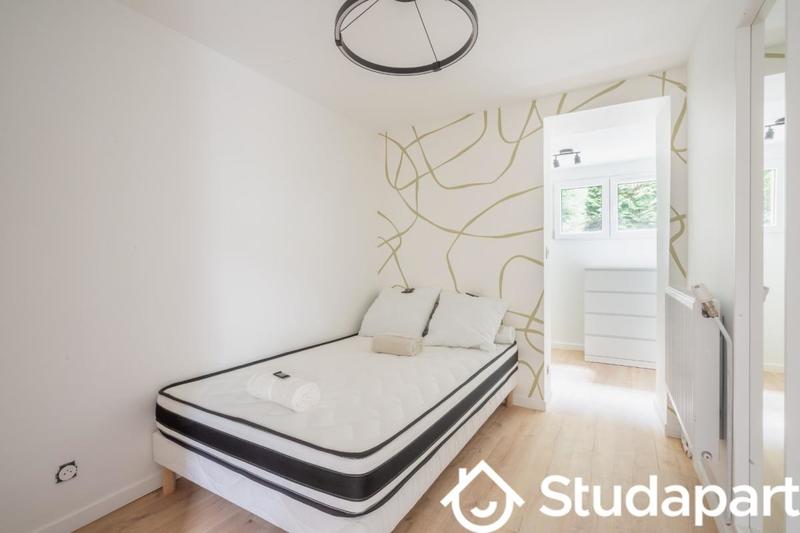 Chambre - 11 m² - 1 pièce