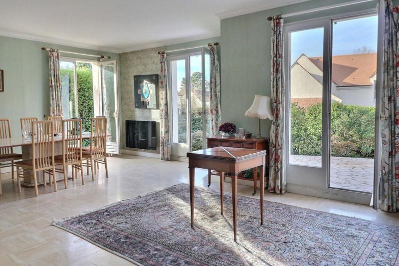 Maison - 230 m² - 9 pièces