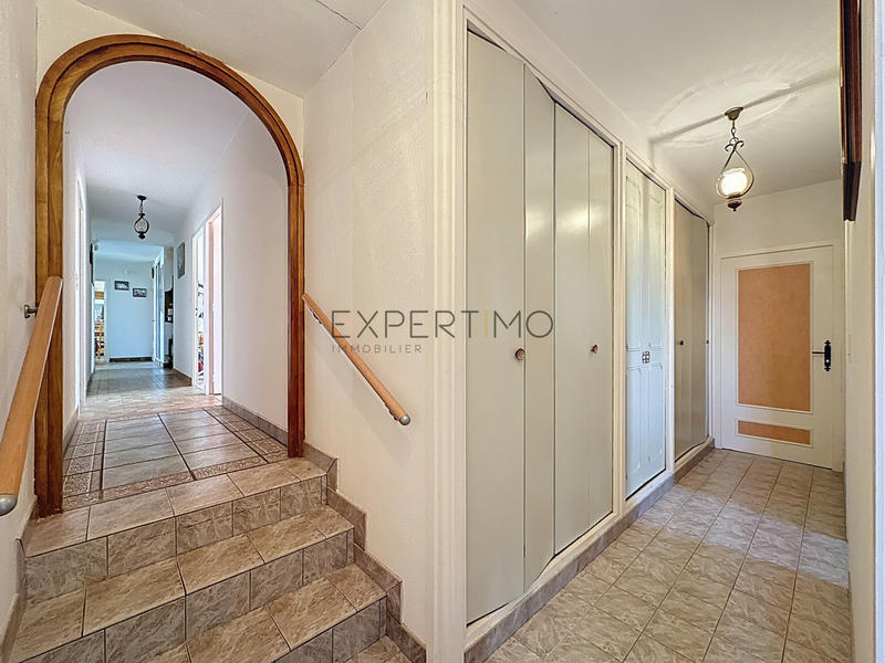 Propriété - 220 m² - 9 pièces