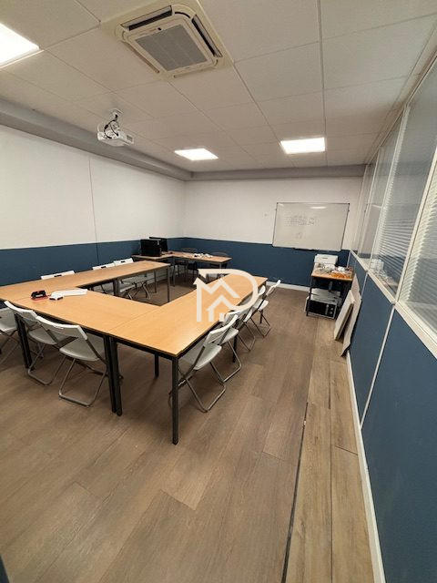 Local d'activités - 143 m²