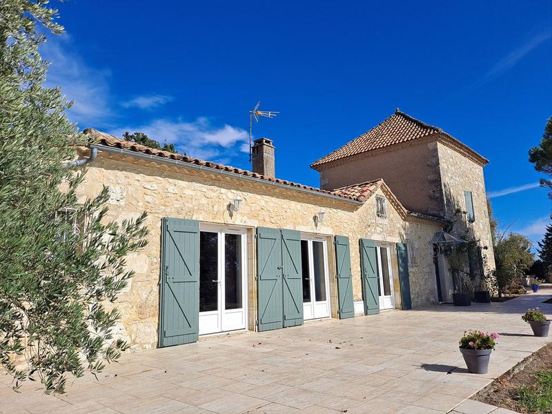 Maison - 250 m² - 6 pièces