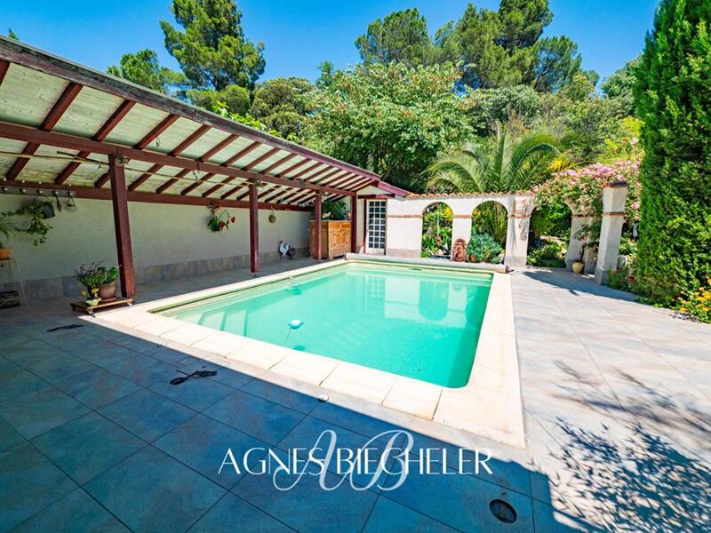 Mas - 270 m² - 10 pièces