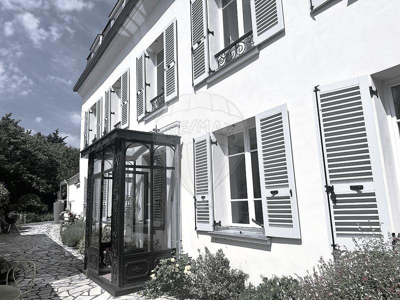 Maison - 203 m² - 7 pièces