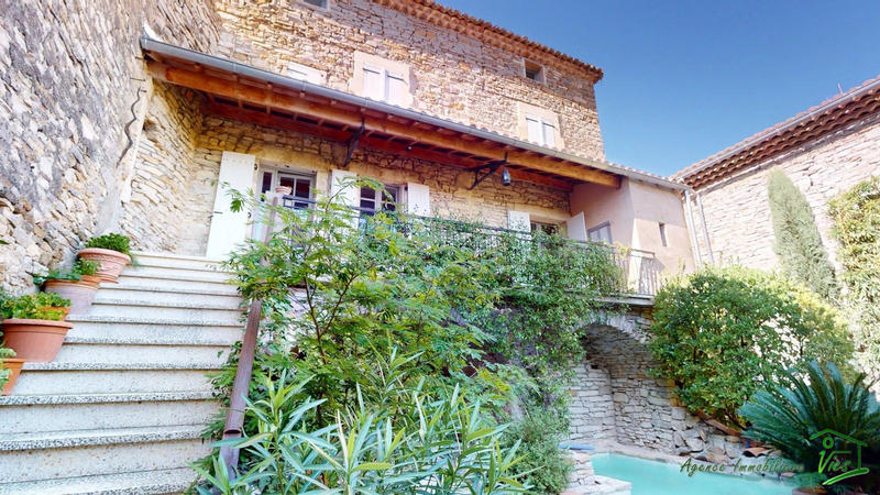 Maison - 202 m² - 6 pièces