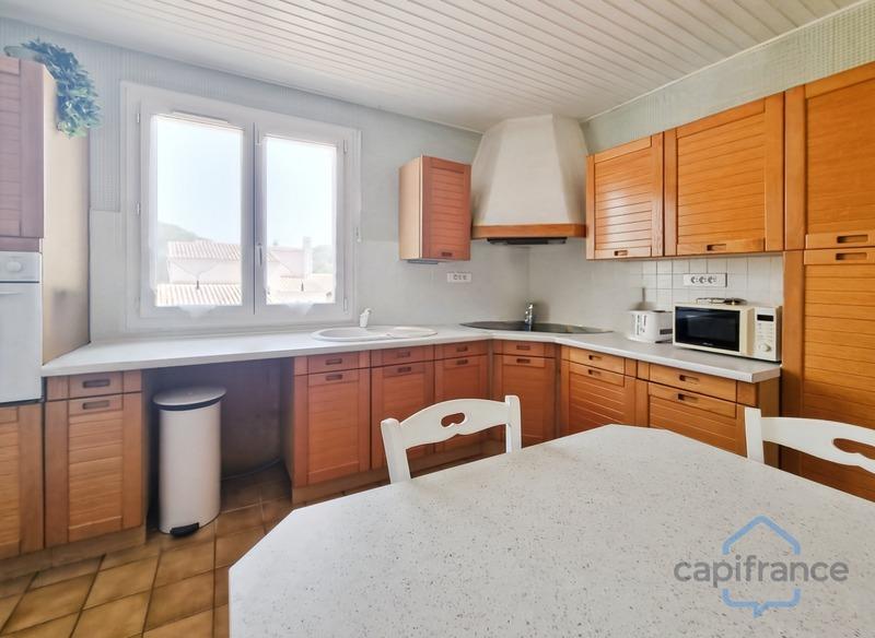 Maison - 222 m² - 8 pièces