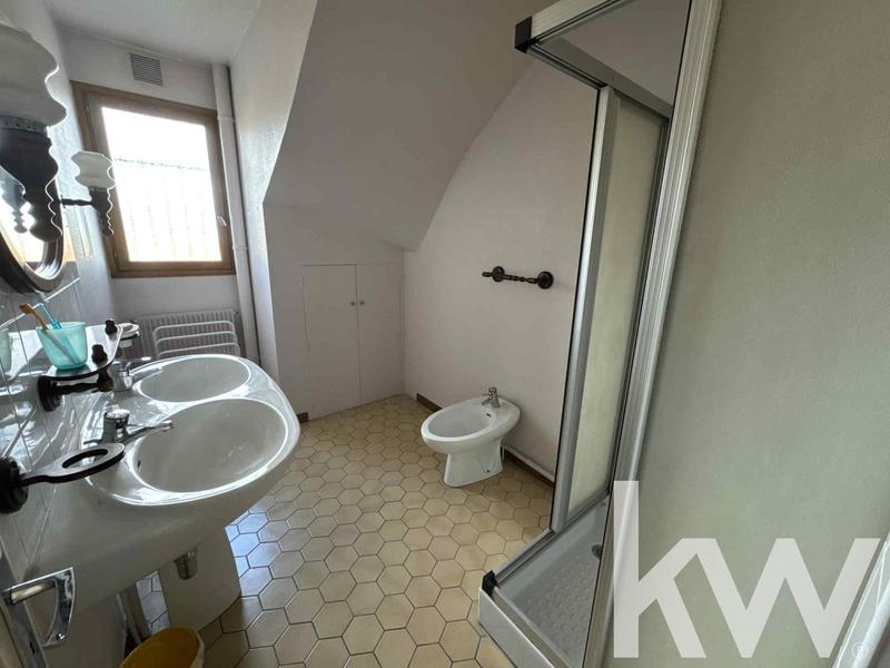 Maison - 233 m² - 8 pièces