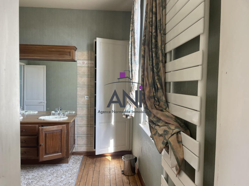 Maison - 311 m² - 8 pièces