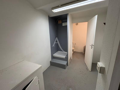 Local d'activité / Entrepôt - 99 m²