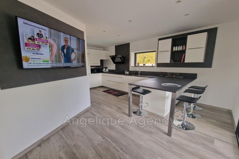 Demeure - 195 m² - 5 pièces