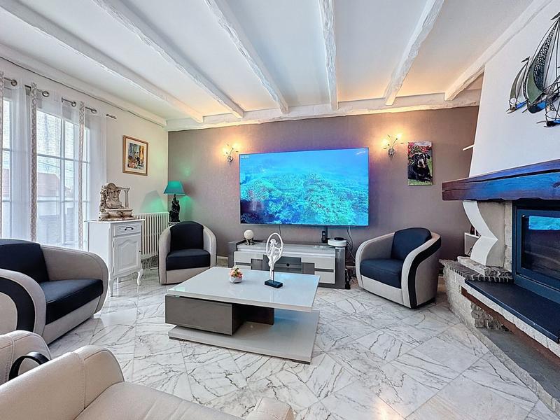 Maison - 230 m² - 9 pièces