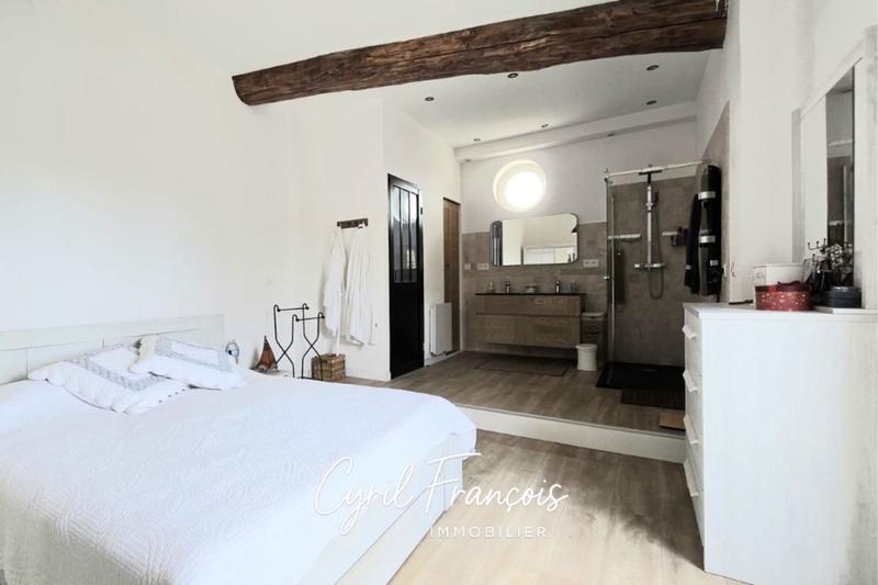 Maison - 210 m² - 8 pièces