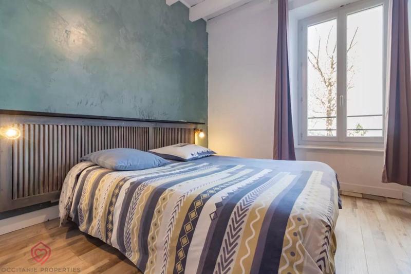 Propriété - 277 m² - 13 pièces