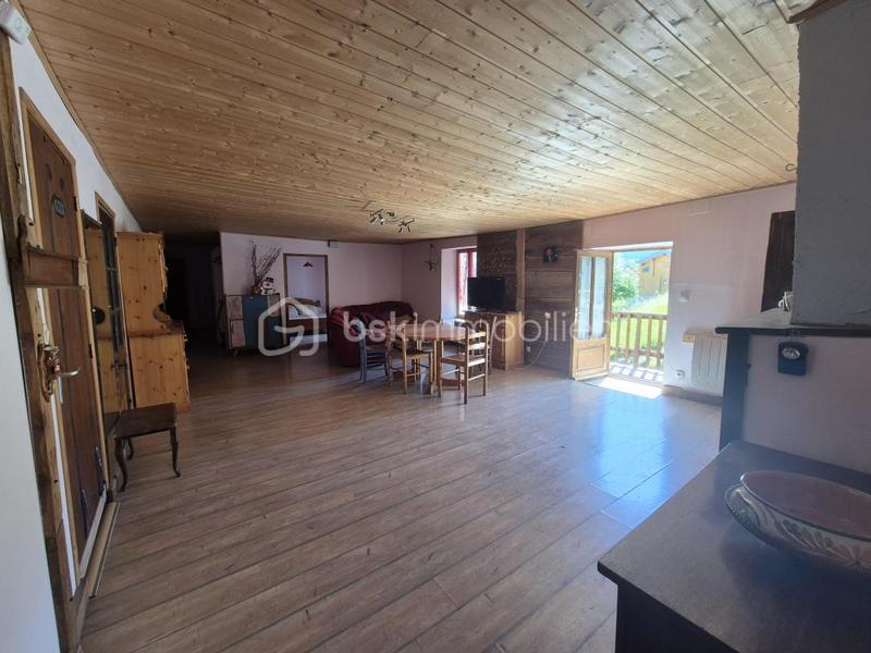 Loft - 105 m² - 6 pièces