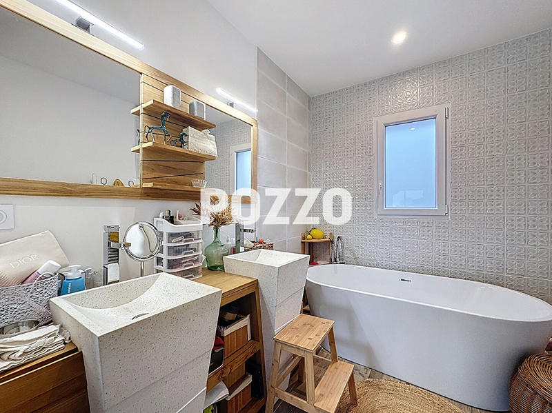 Maison - 95 m² - 5 pièces