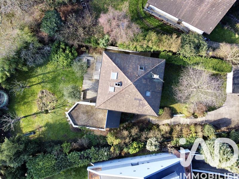 Maison - 232 m² - 8 pièces