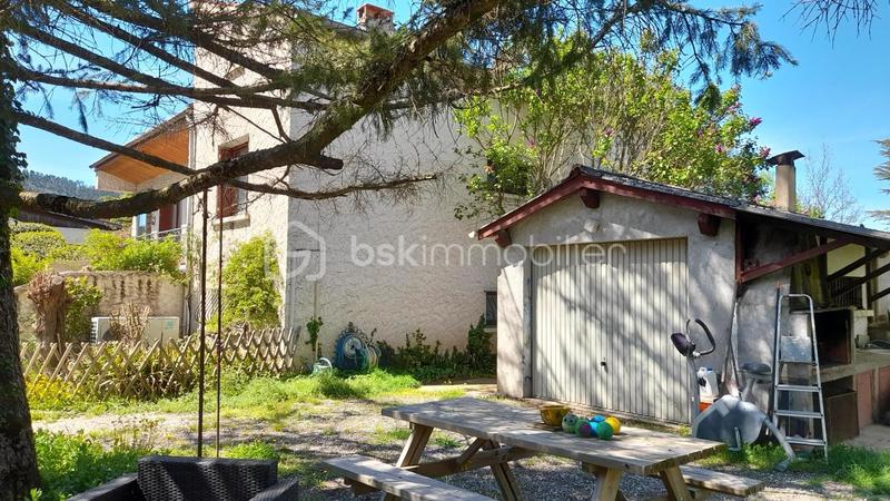 Maison traditionnelle - 90 m² - 3 pièces