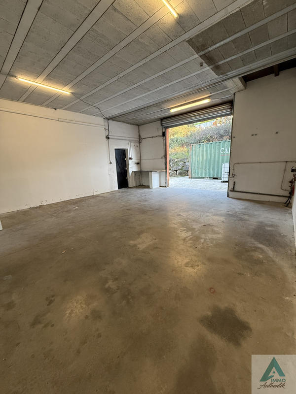 Entrepôt - 104 m²