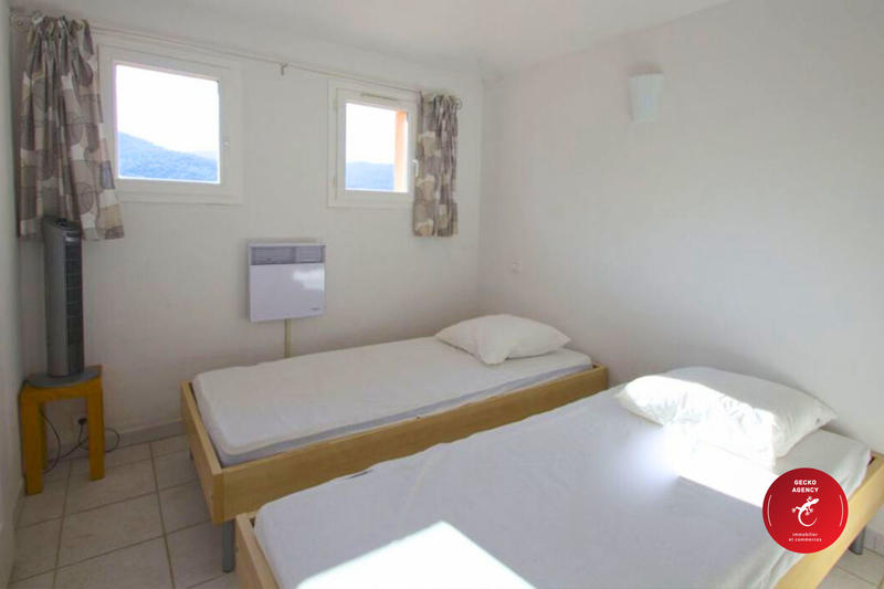 Villa - 90 m² - 5 pièces