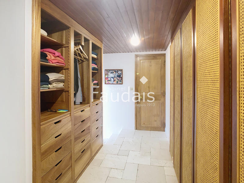 Maison - 300 m² - 7 pièces