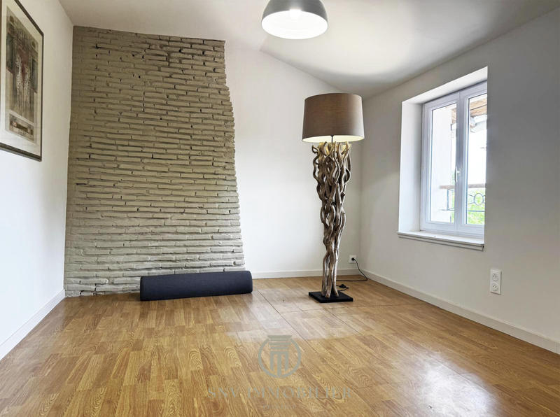 Maison - 221 m² - 7 pièces