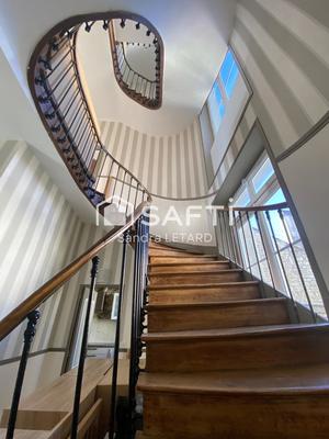 Maison - 221 m² - 9 pièces