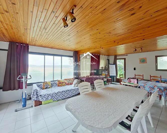 Maison traditionnelle - 244 m² - 8 pièces