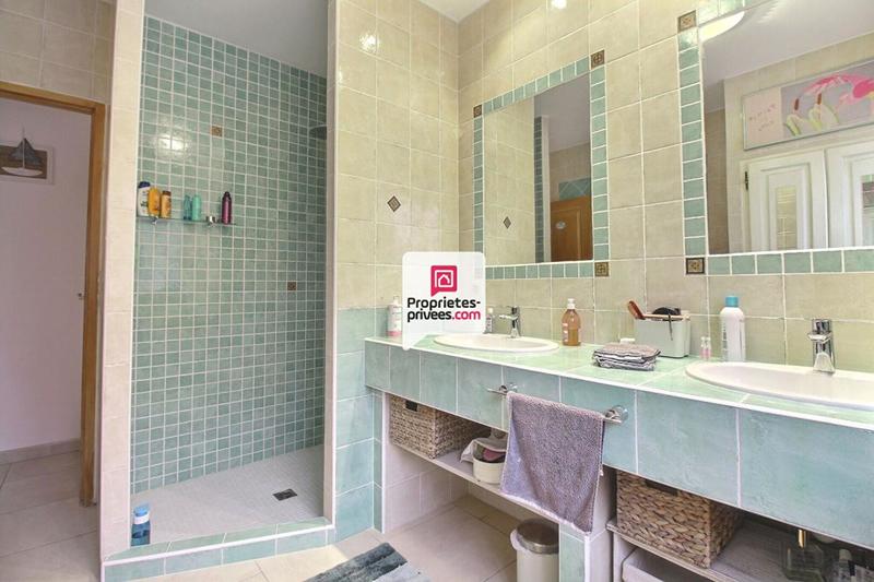 Maison - 181 m² - 6 pièces