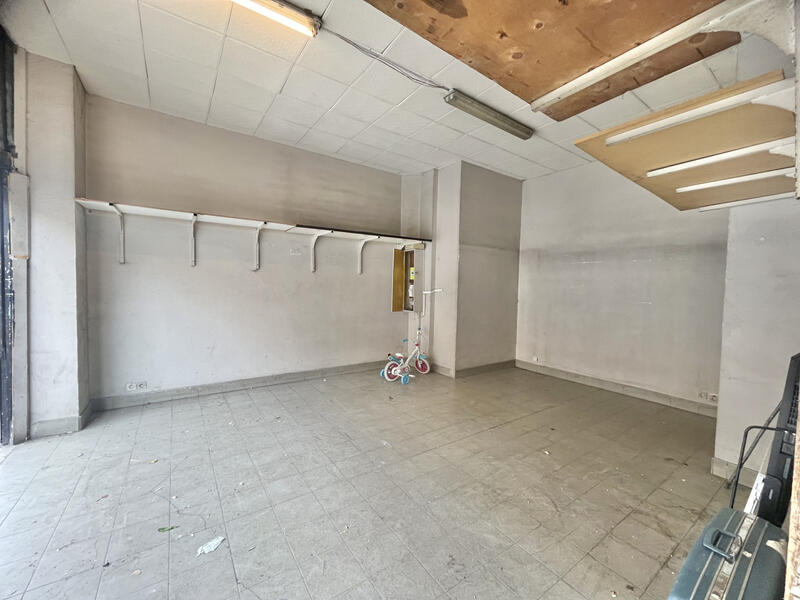 Local commercial - 1 229 m² - 5 pièces