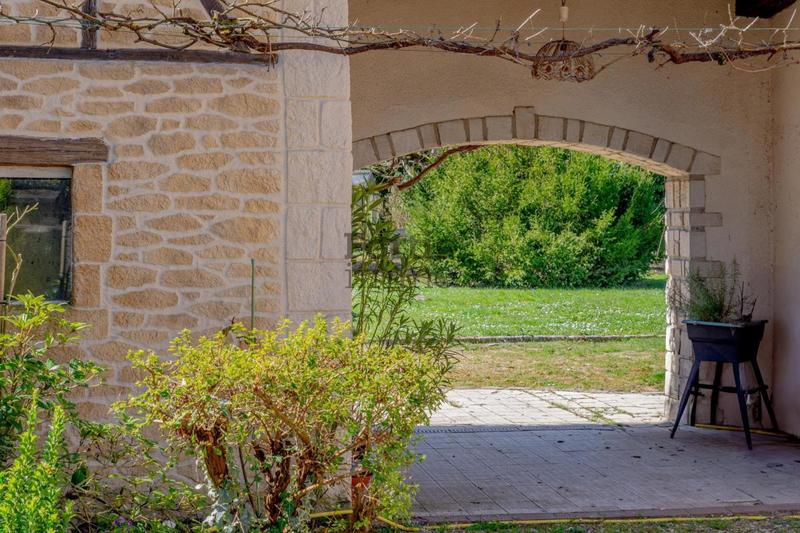 Corps de ferme - 381 m² - 10 pièces