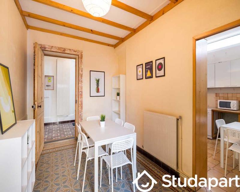 Chambre - 100 m² - 1 pièce