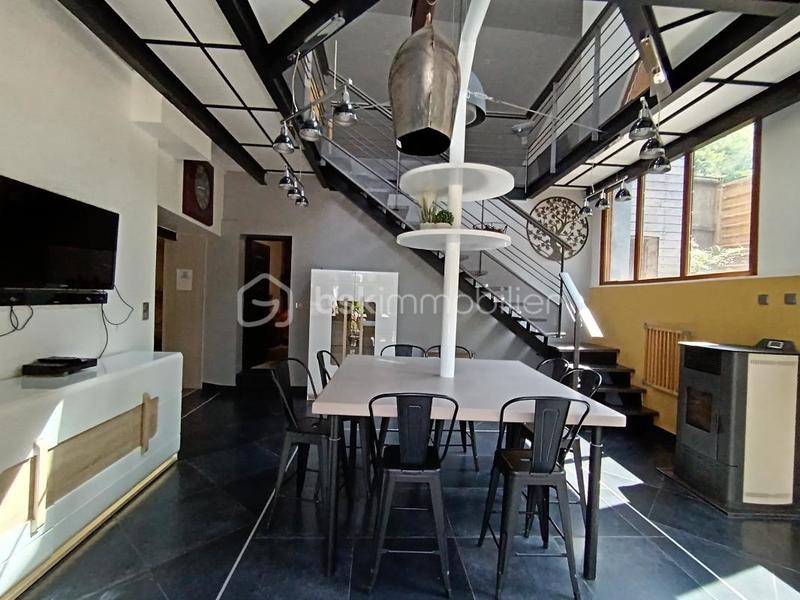 Maison - 225 m² - 7 pièces