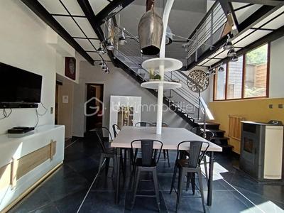 Maison - 225 m² - 7 pièces