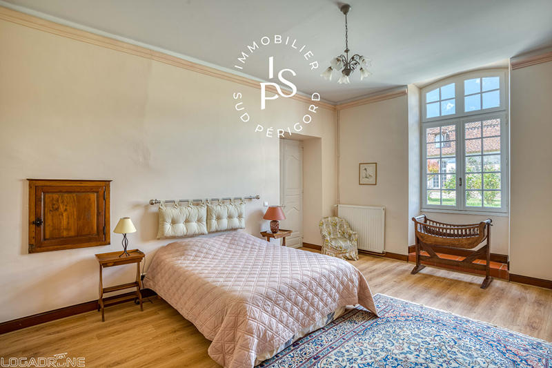 Château - 685 m² - 21 pièces