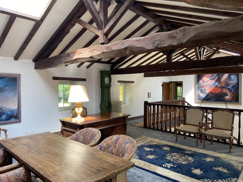 Propriété - 1 200 m² - 20 pièces