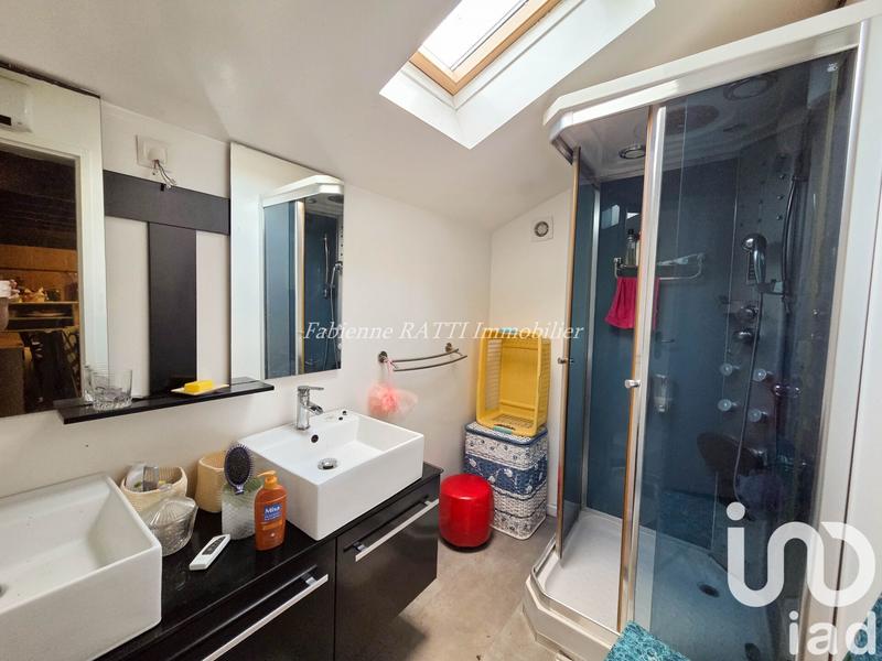 Maison - 250 m² - 15 pièces