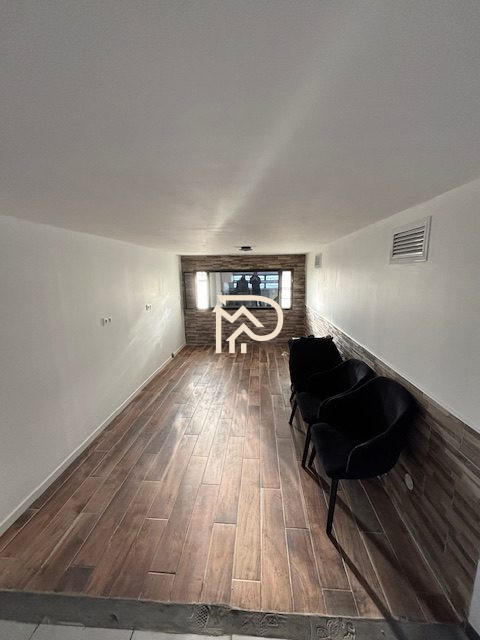 Local d'activités - 117 m²