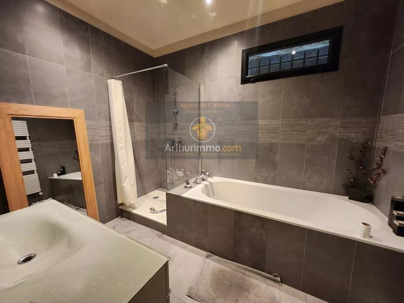 Maison - 254 m² - 10 pièces