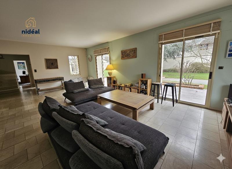 Maison - 201 m² - 7 pièces